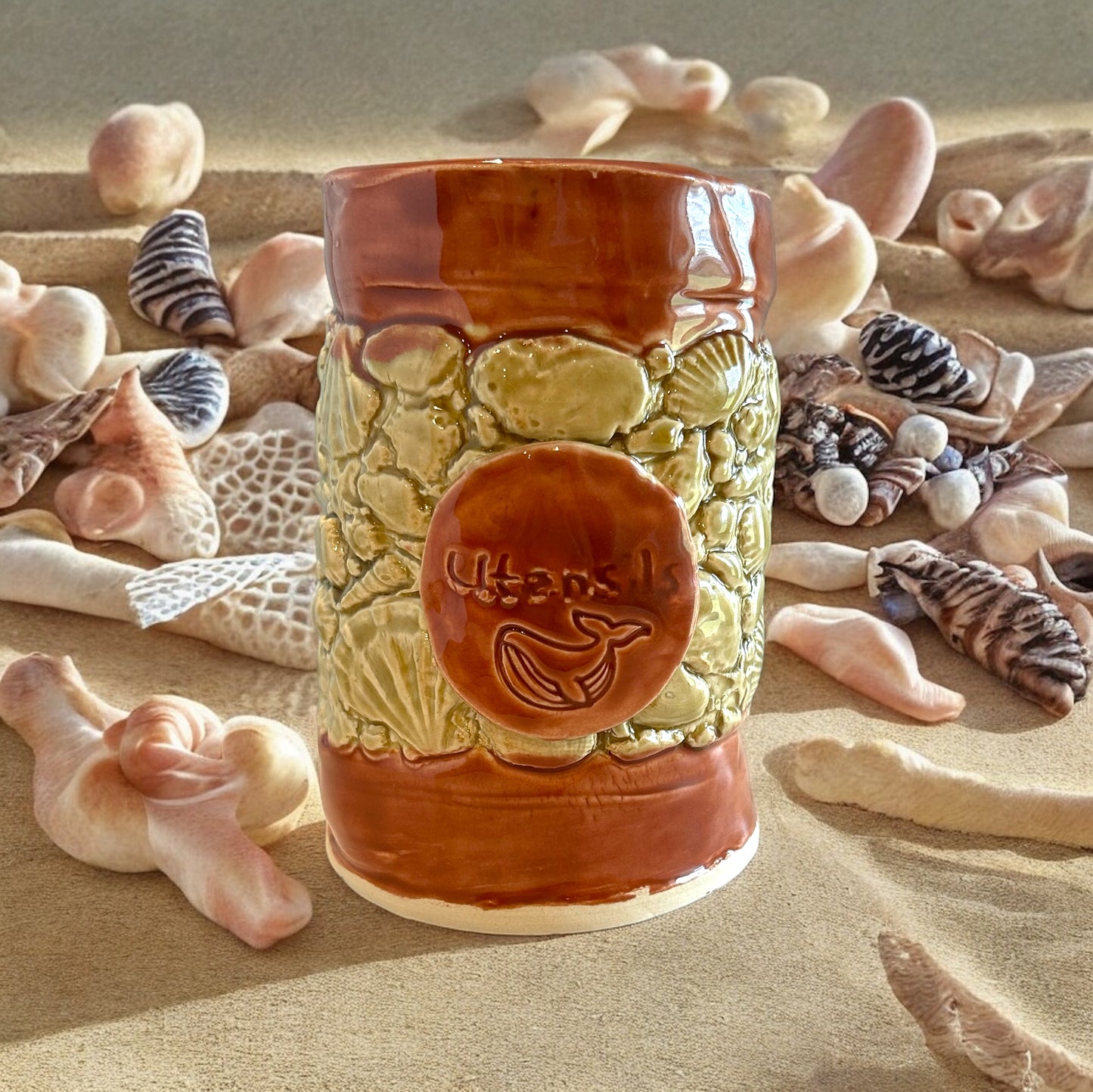 Kitchen Utensil Holder #15 with Sprigged Shells Banner Design
